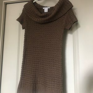 Brown short sleeved sweater